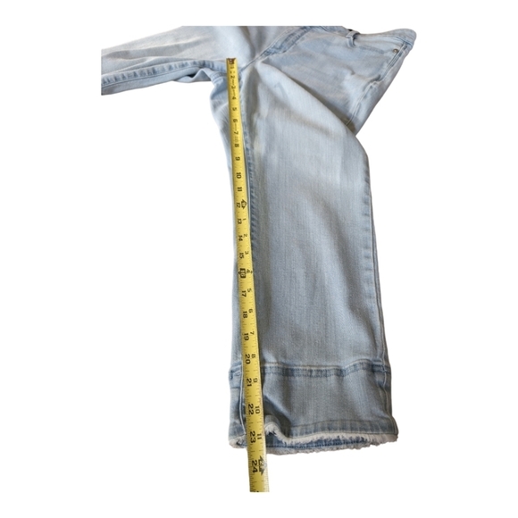 J Jill Authentic Fit Cropped Light Wash Raw Hem Capris Size 36 Waist Stretch - Picture 5 of 7